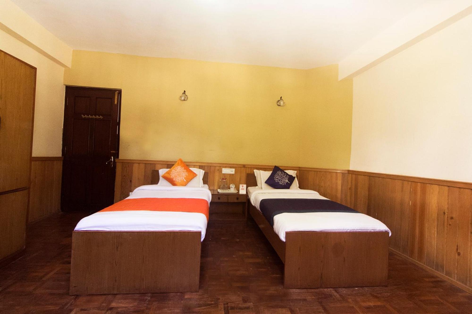 Oyo 10587 Vanjula Residency Gangtok Bagian luar foto