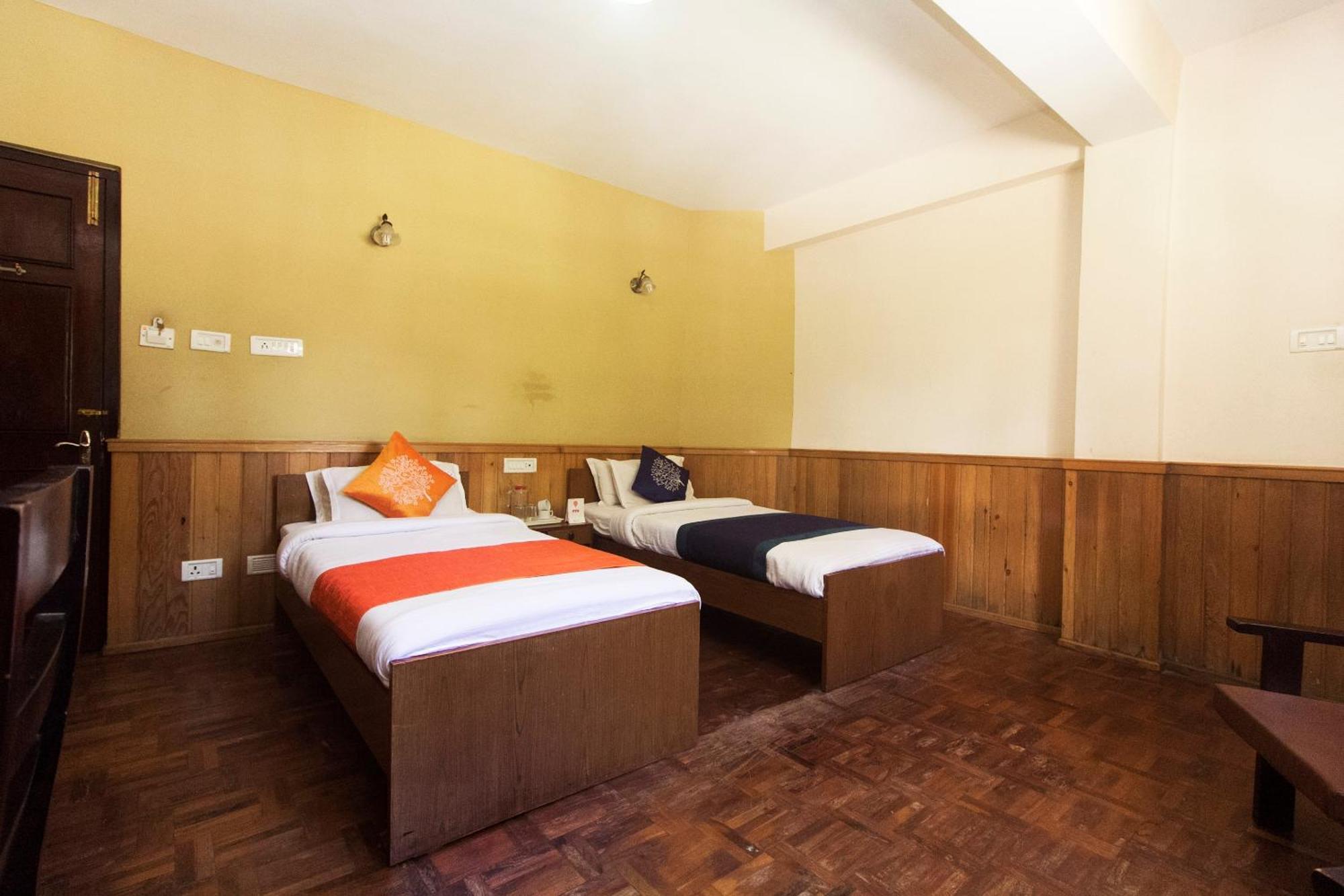 Oyo 10587 Vanjula Residency Gangtok Bagian luar foto